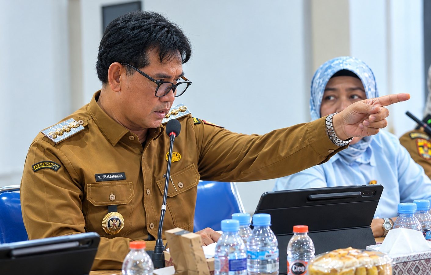 Bupati Barito Utara, Shalahuddin saat mempin rapat koordinasi penanganan karhutla menjelang diberlakukannya status tanggap darurat.