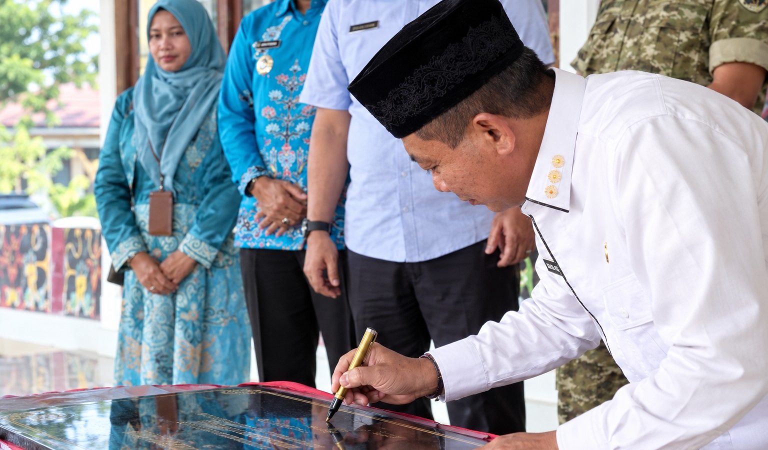 Bupati Kapuas Muhammad Wiyatno meresmikan Kantor Kelurahan Pulau Kupang di Kecamatan Bataguh, Kabupaten Kapuas.