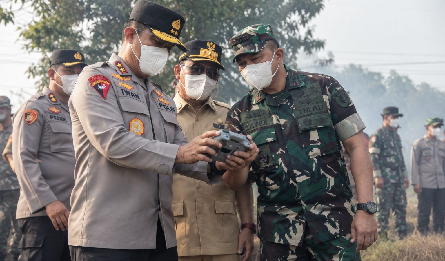 Kapolda Kalteng Irjen Pol Iwan Kurniawan saat memantau penanganan karhutla di Palangka Raya.