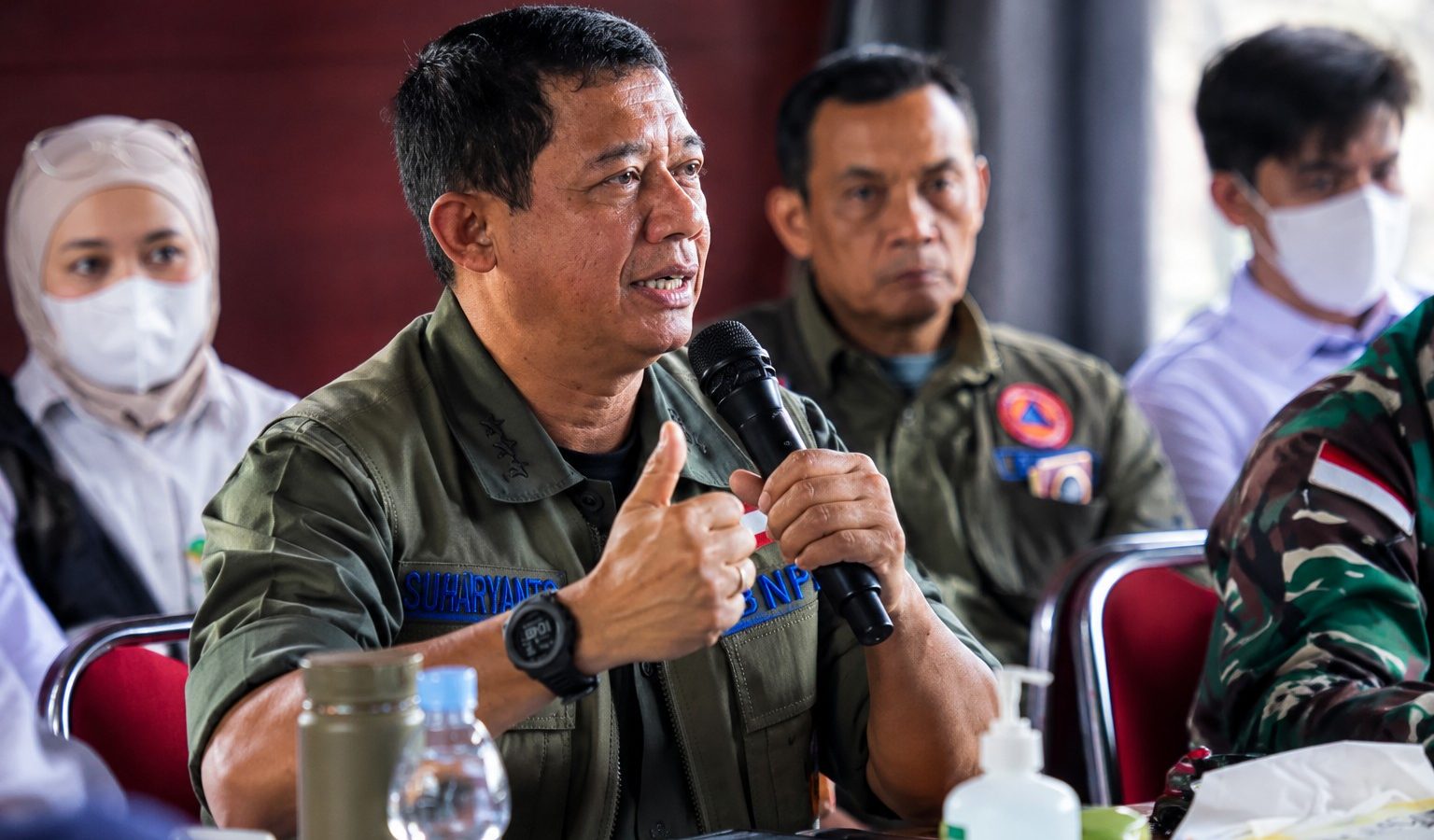Kepala BNPB Letjen TNI Dr. Suharyanto saat memimpin Rapat Koordinasi Penanggulangan Karhutla di Kalimantan.