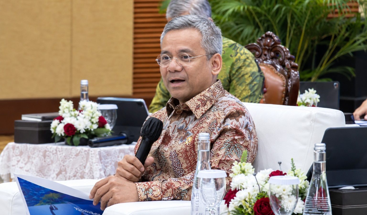 Menteri Keuangan Suahasil Nazara dalam konferensi pers terkait APBN.