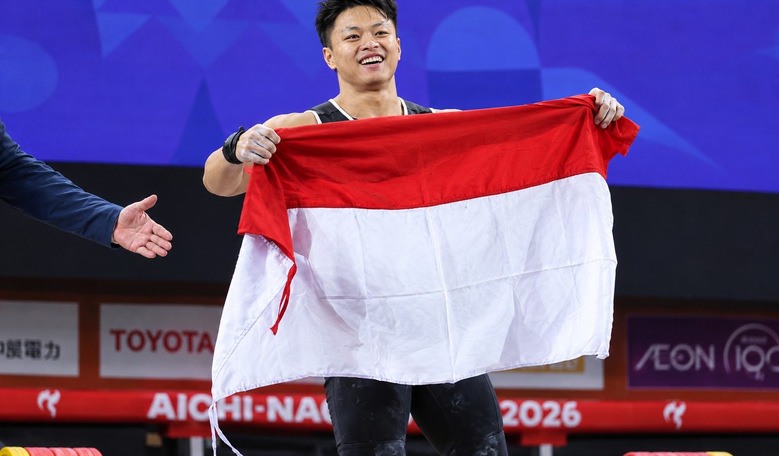 Merah Putih kembali berkibar di podium tertinggi Asian Games Aichi-Nagoya 2026. Rahmat Erwin Abdullah persembahkan medali emas kedua Indonesia.(dok.NOC/NMA)