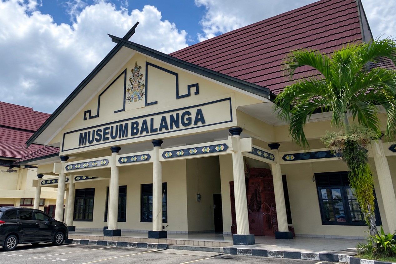 Museum Balanga di Palangka Raya, Kalimantan Tengah, menjadi salah satu ruang untuk mengenal jejak budaya dan sejarah masyarakat Dayak melalui beragam koleksi yang tersimpan di dalamnya.
