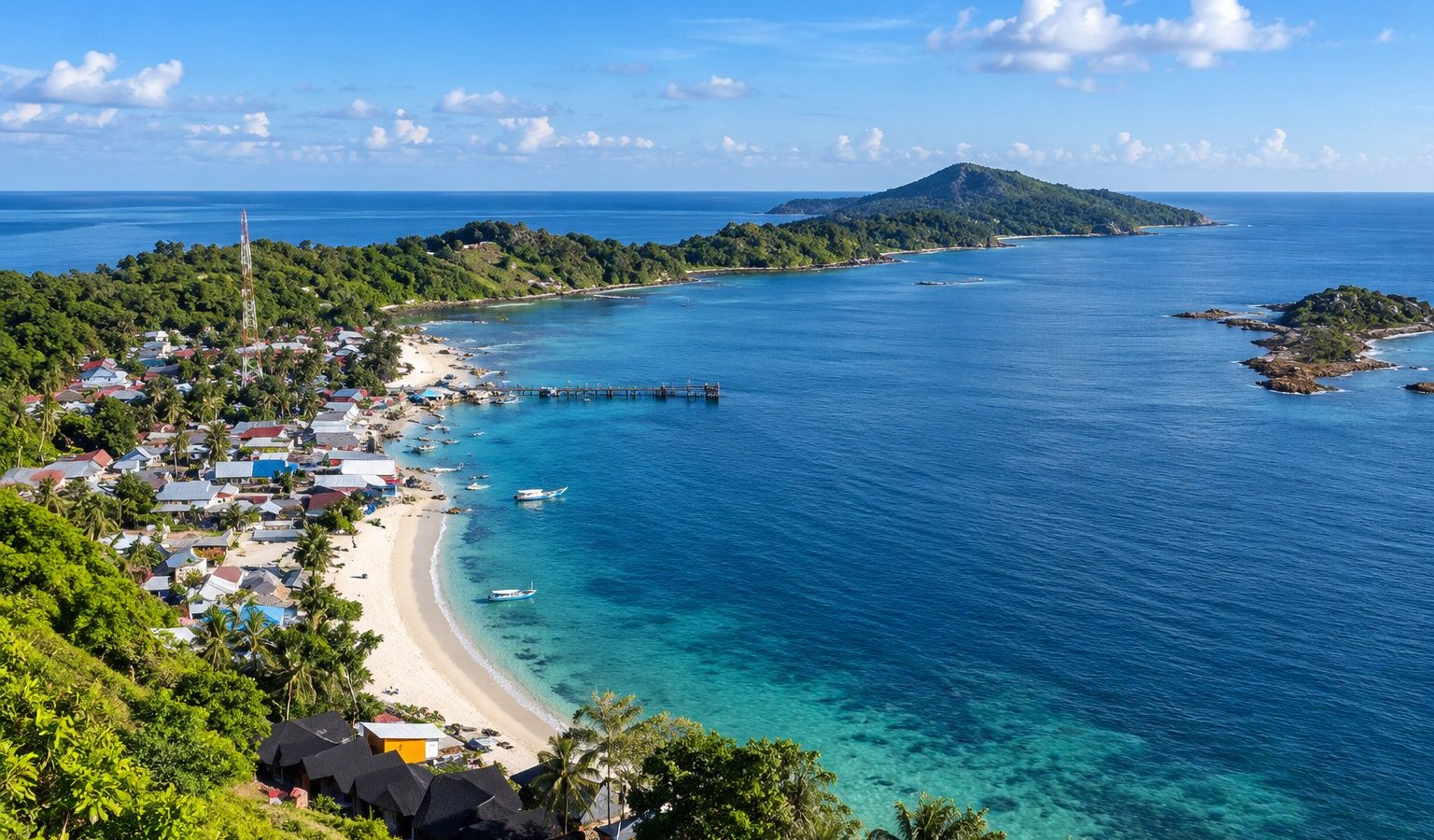 Pantai Seribu Cemara di Desa Sungai Bakau, Seruyan, menawarkan pesona pantai tenang dengan hamparan pasir, laut biru, dan deretan cemara. (Foto : Fitrah N.)