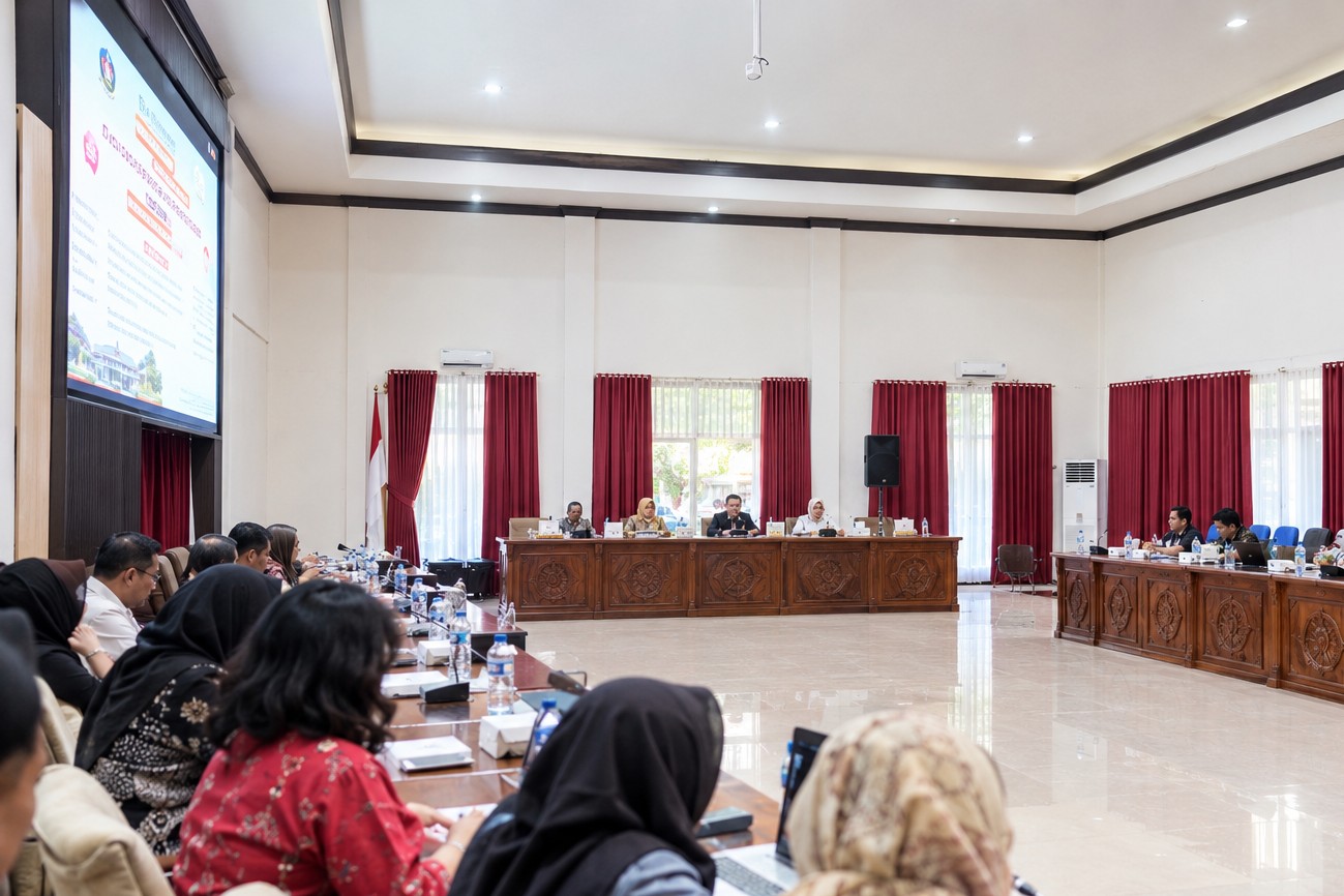 Rapat badan anggaran DPRD Barito Selatan membahas APBD Perubahan 2026 di Buntok.