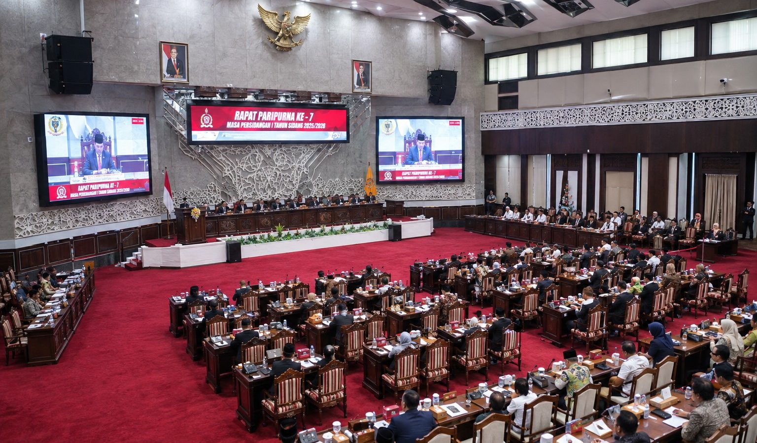 Rapat paripurna DPRD Kalimantan Tengah membahas tanggapan pemerintah terhadap Rancangan APBD Tahun Anggaran 2027.
