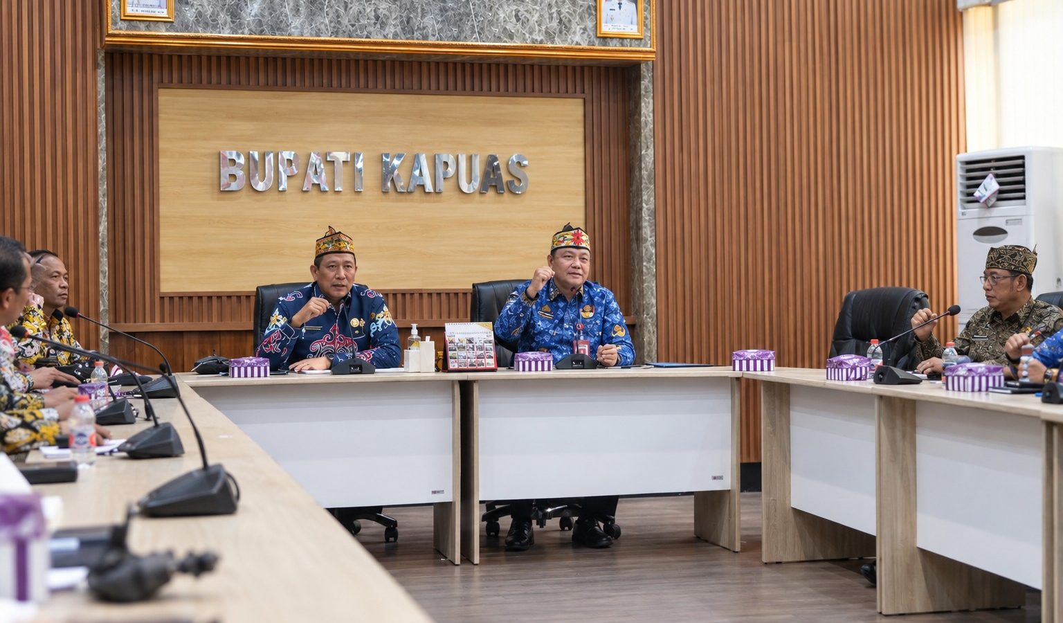 Sekda Kapuas Usis I Sangkai menerima kunjungan studi tiru Pemkab Katingan di Kuala Kapuas.