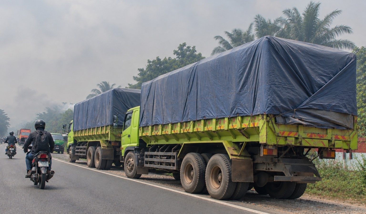 Truk angkutan batu bara PT SEAL saat aktivitas pengangkutan yang menjadi sorotan di jalur Katingan–Kotawaringin Timur.