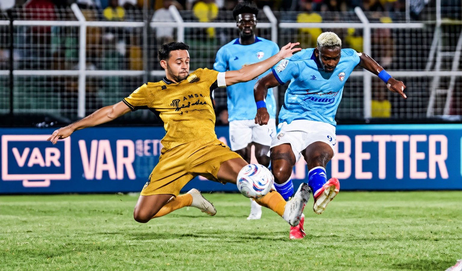 Duel sengit Bhayangkara FC kontra Isenmulang Kalteng FC mewarnai pekan ketiga Super League 2026/2027 di Bandar Lampung, Sabtu (19/9/2026) malam.