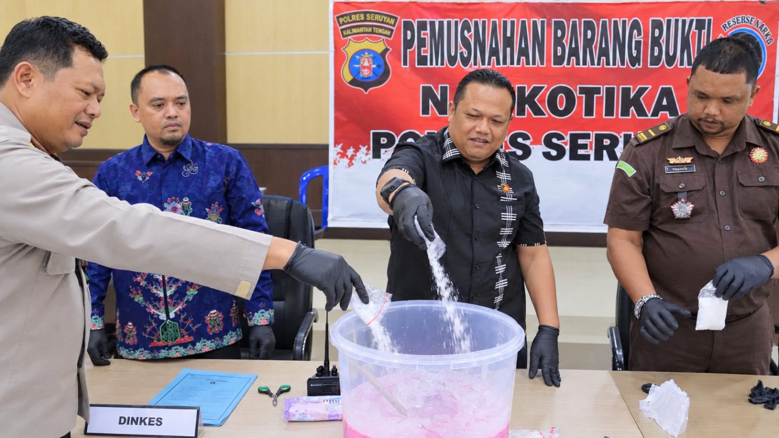 599 gram barang bukti narkoba jenis sabu dimusnahkan di Mapolres Seruyan.