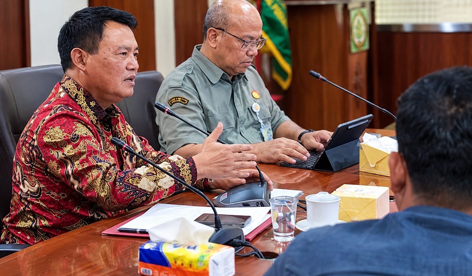 Bupati Seruyan Ahmad Selanorwanda mengikuti audiensi dengan Kementerian ATR/BPN terkait pemenuhan kebun plasma 20 persen PT Binasawit Abadipratama di Jakarta.