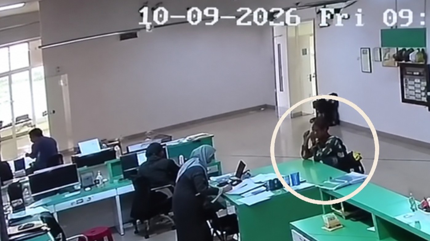 CCTV RSUD dr Murjani Sampit, Kotawaringin Timur, memperlihatkan seorang pria terduga pelaku pencurian tas milik perawat.
