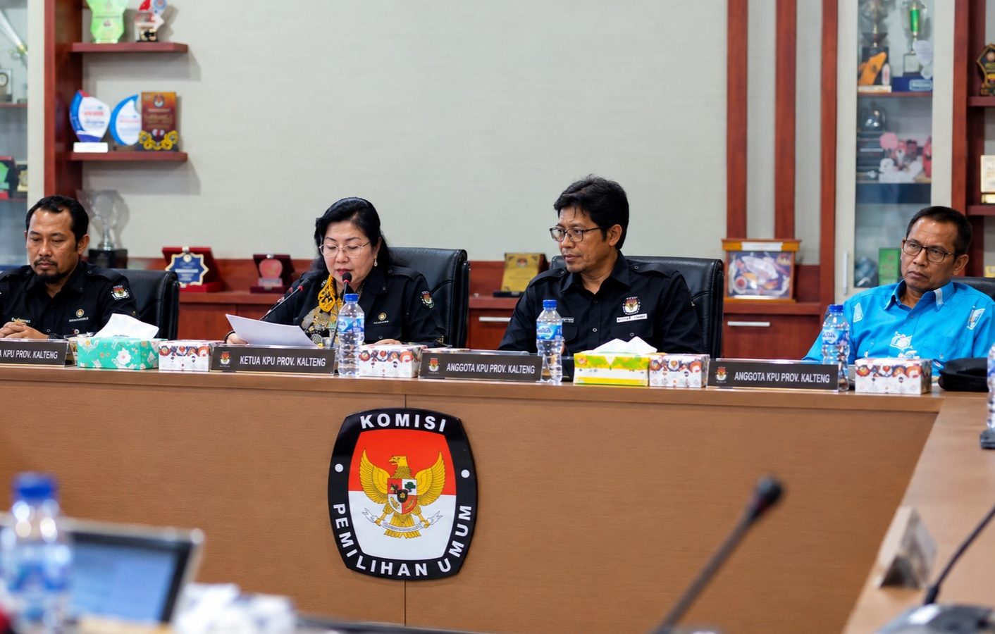 KPU Provinsi Kalimantan Tengah memimpin rapat pleno pemutakhiran data pemilih di Kabupaten Kotawaringin Timur.