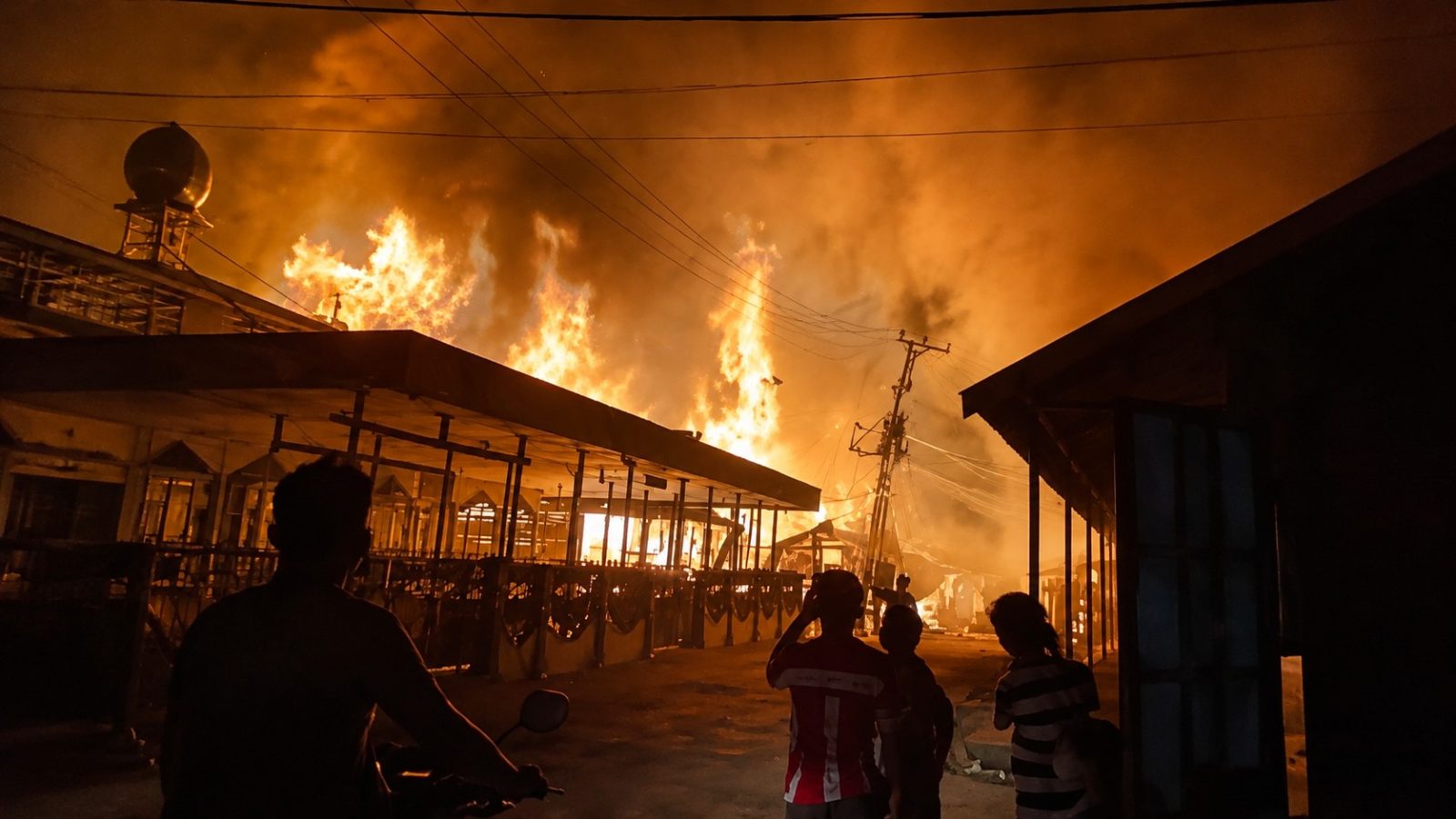 Pasar Tumbang Sanamang Terbakar, Warga Kehilangan Kontak dengan Keluarga
