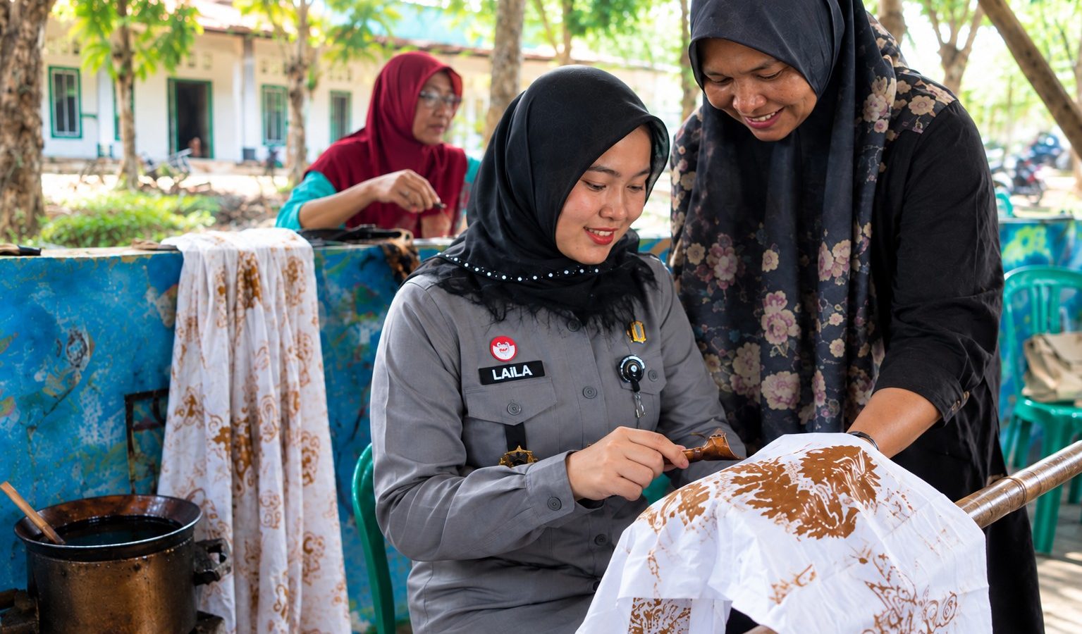 Pendampingan kekayaan intelektual kepada pelaku usaha batik Griya Batik Umiy Lasega di Kabupaten Lamandau. (dok. Kemenkum Kalteng)
