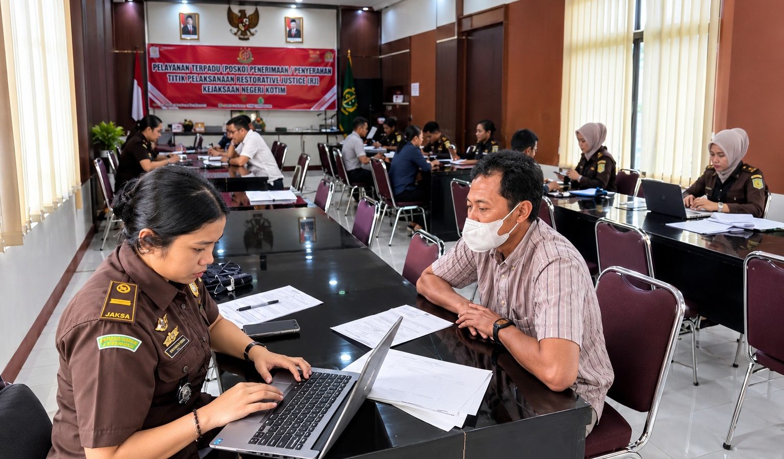 Penyidik Kejaksaan Tinggi Kalimantan Tengah memeriksa saksi dalam perkara dugaan penyimpangan dana hibah Pilkada 2024 pada KPU Kotawaringin Timur.