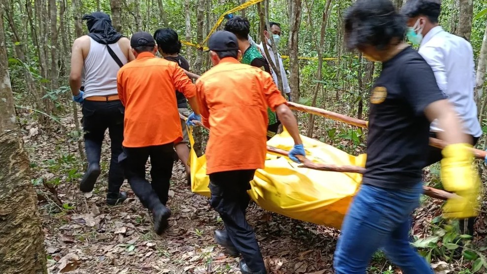 Lansia Tewas dengan Tubuh Terbakar di Kebun Karet