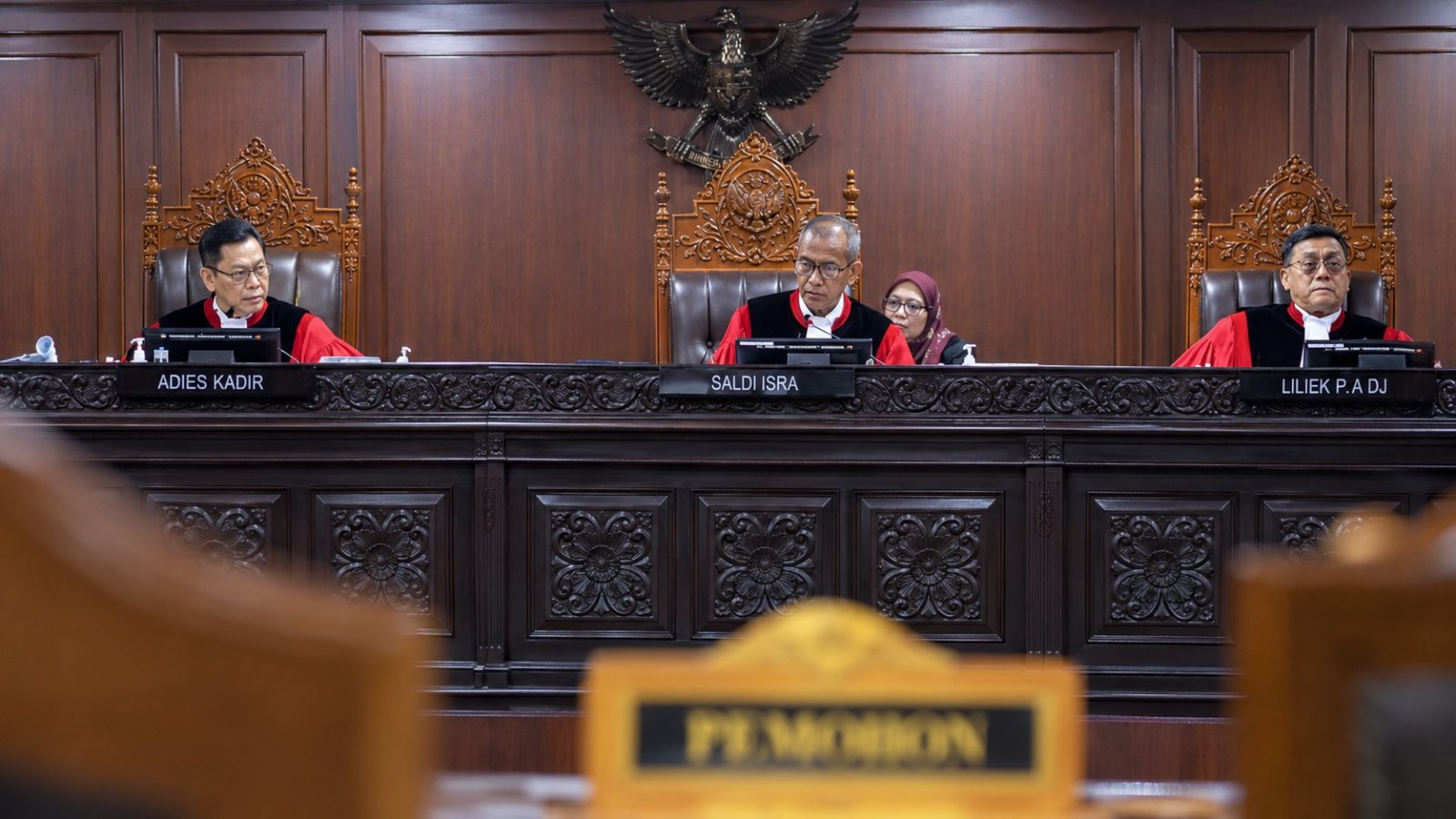 Panel Hakim Konstitusi memeriksa Perkara Nomor 369/PUU-XXIV/2026 terkait uji frasa “yang memadai” dalam UU Penanggulangan Bencana, Kamis (8/10/2026). (Foto: Humas/Ramadhan)